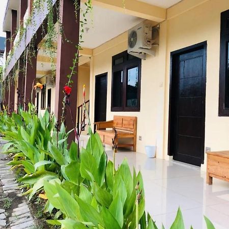 Calliandra Homestay Banyuwangi  Esterno foto